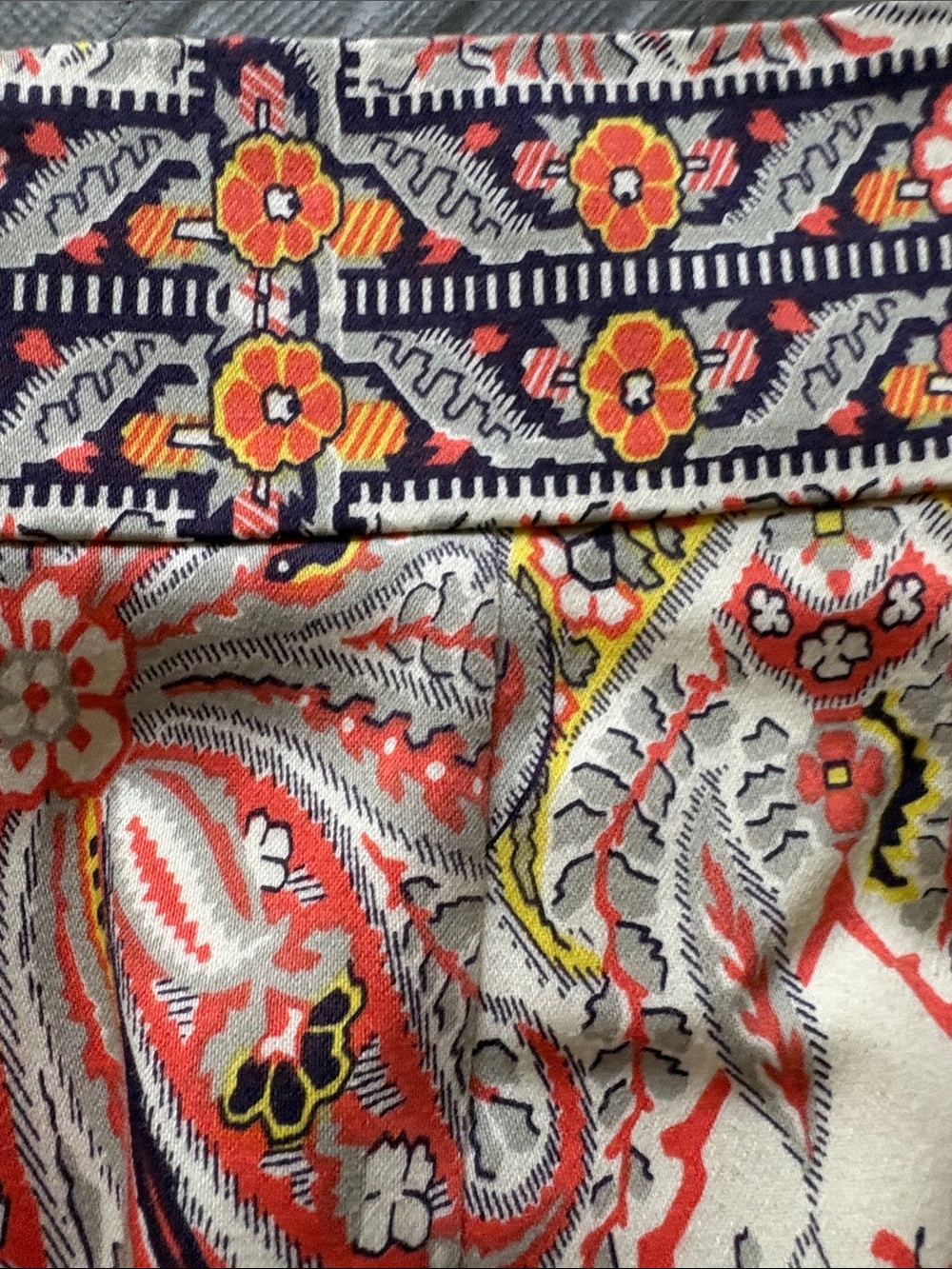ANTONIO MELANI Cream Pencil Skirt with Coral & Yellow Paisley - Picture 4 of 6